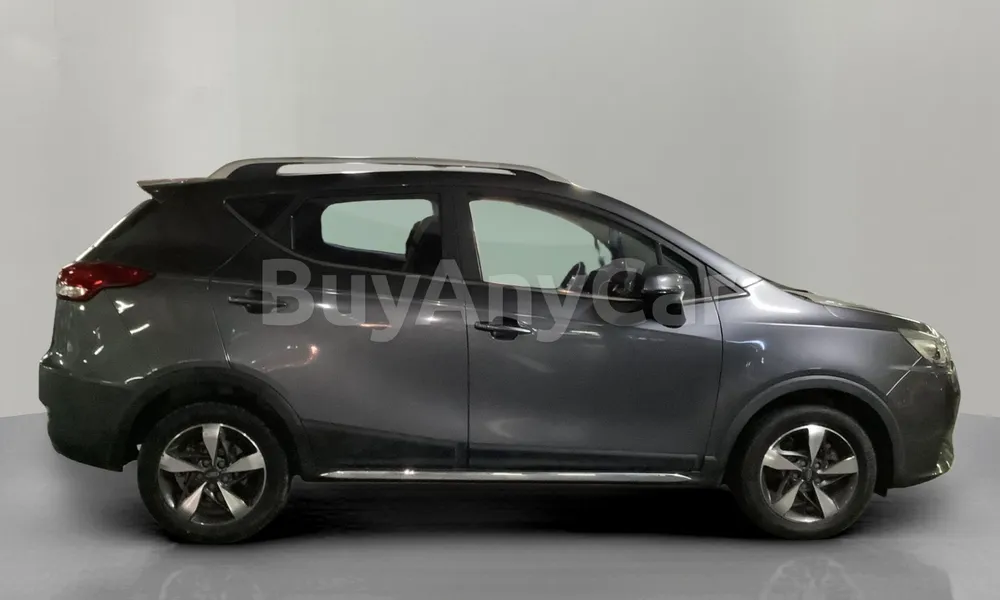 Vehicle photo 3