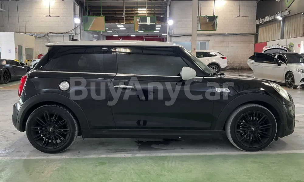 Vehicle photo 3