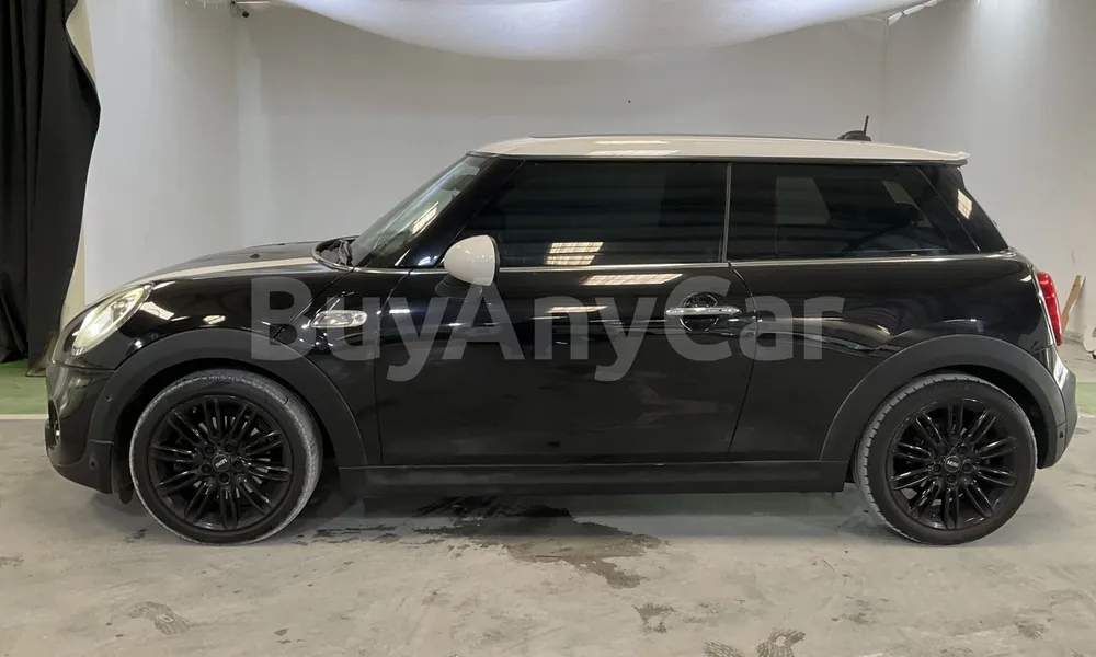 Vehicle photo 4