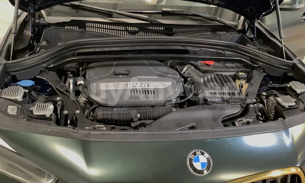 Vehicle photo 7