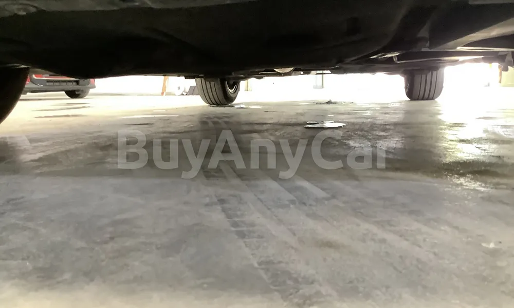 Vehicle photo 9