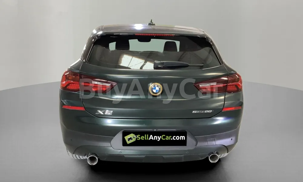 Vehicle photo 2