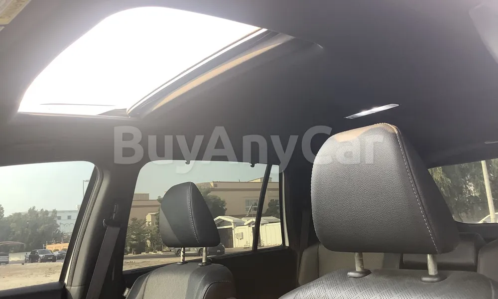 Vehicle photo 9