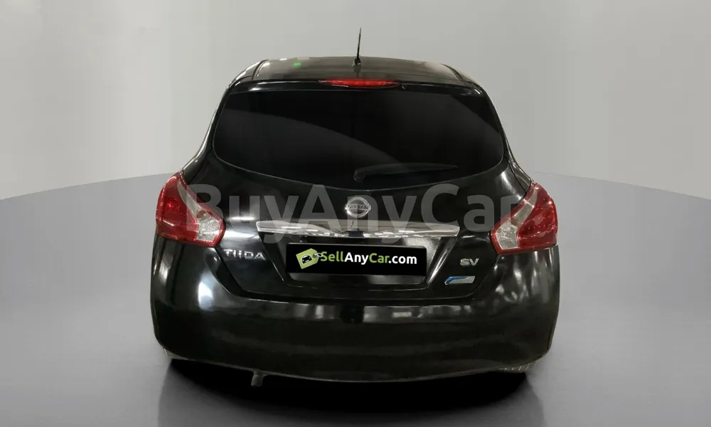 Vehicle photo 2