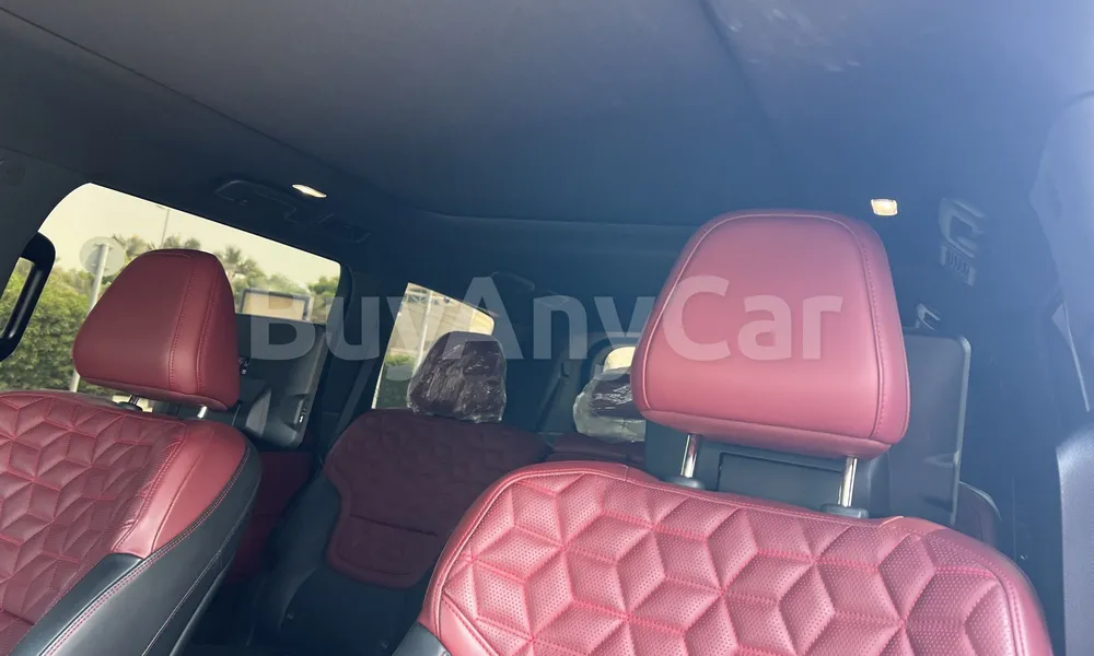 Vehicle photo 8