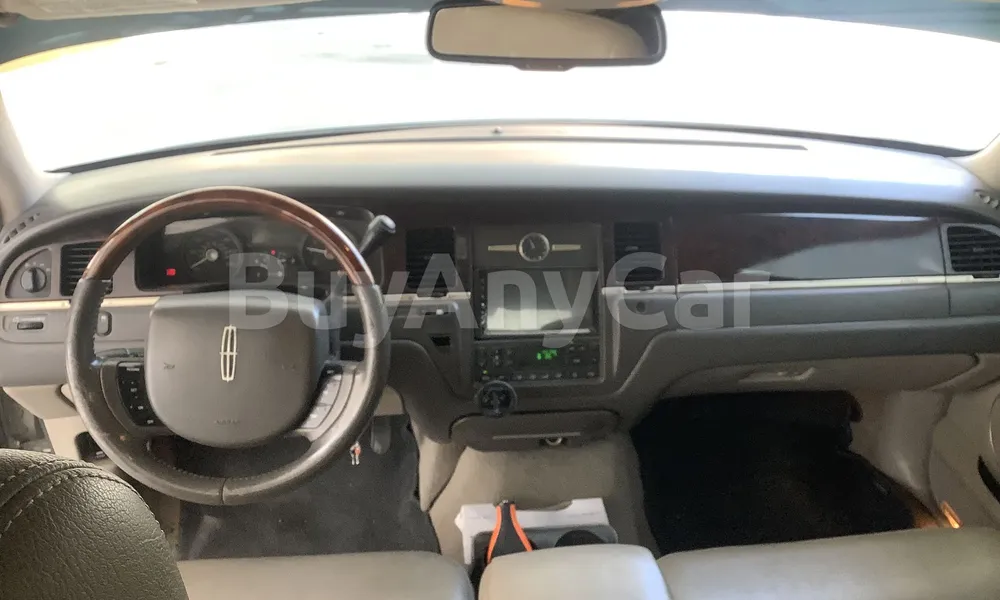 Vehicle photo 8