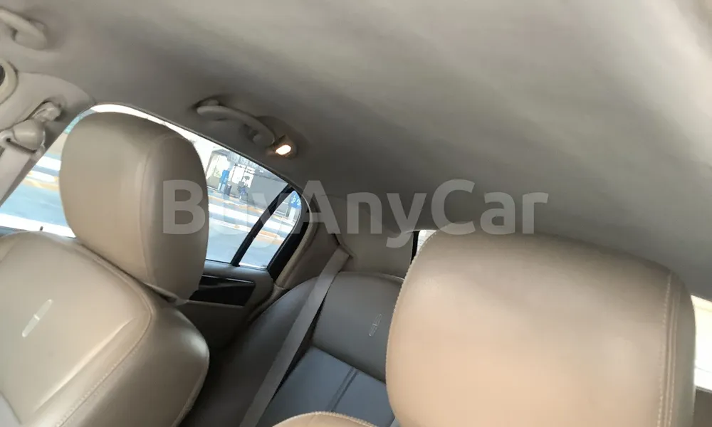 Vehicle photo 9