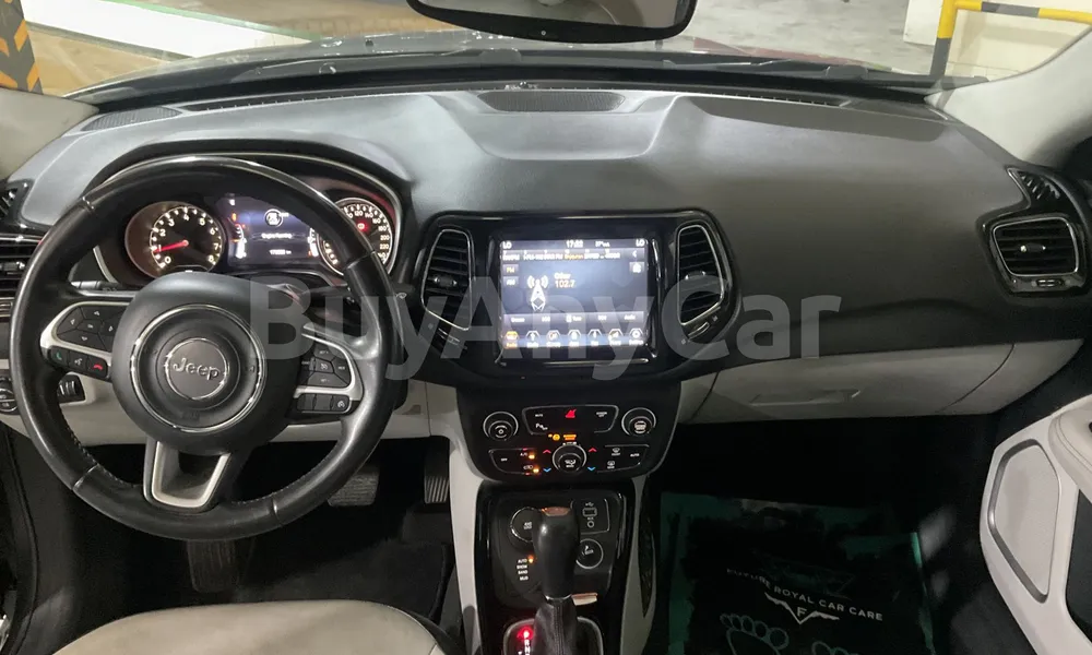 Vehicle photo 8