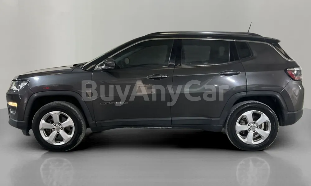 Vehicle photo 4