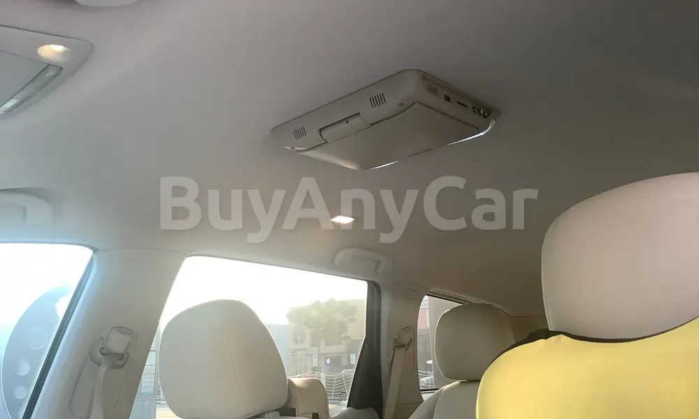 Vehicle photo 9