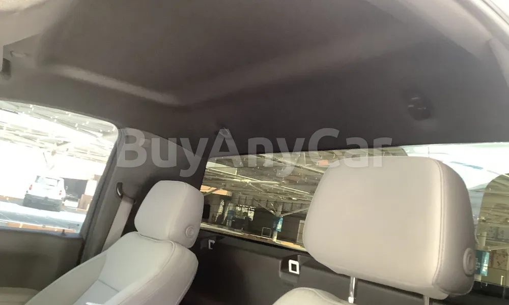Vehicle photo 9