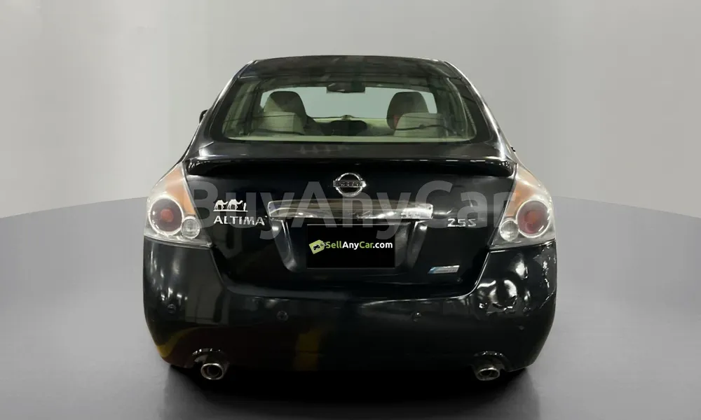 Vehicle photo 2