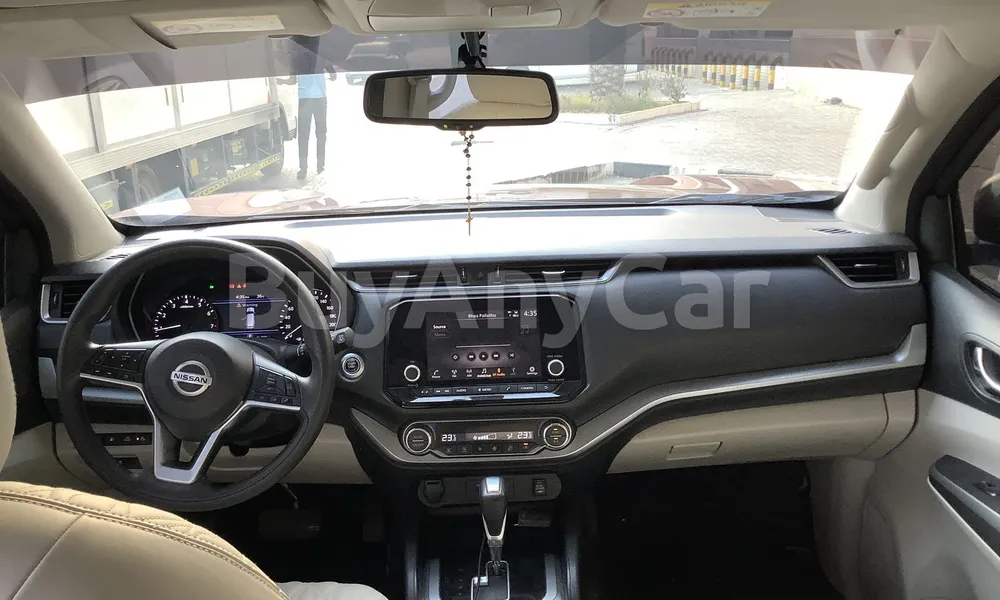 Vehicle photo 8