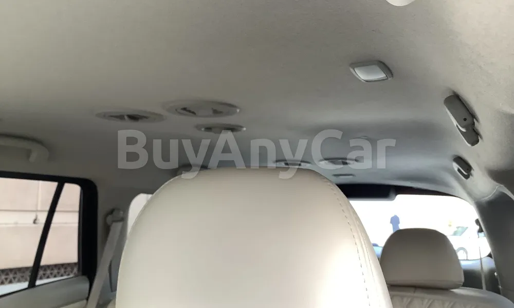Vehicle photo 9