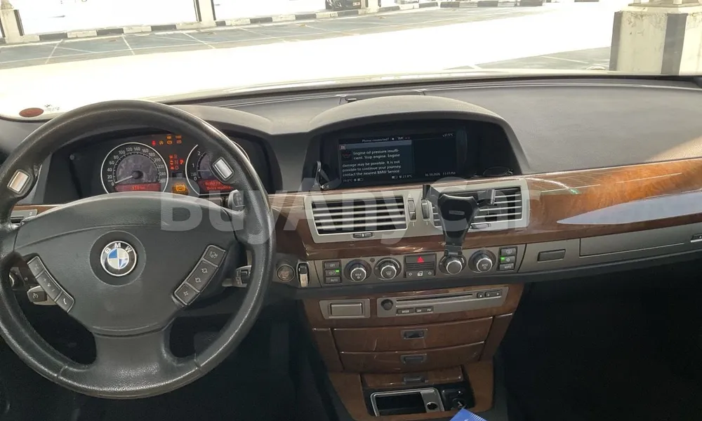 Vehicle photo 7