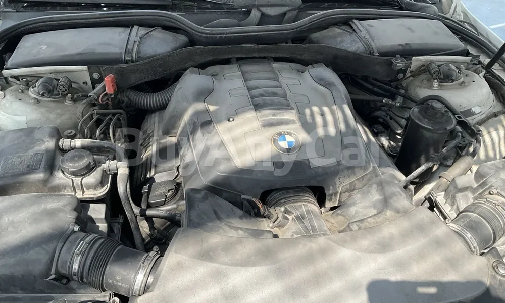 Vehicle photo 6
