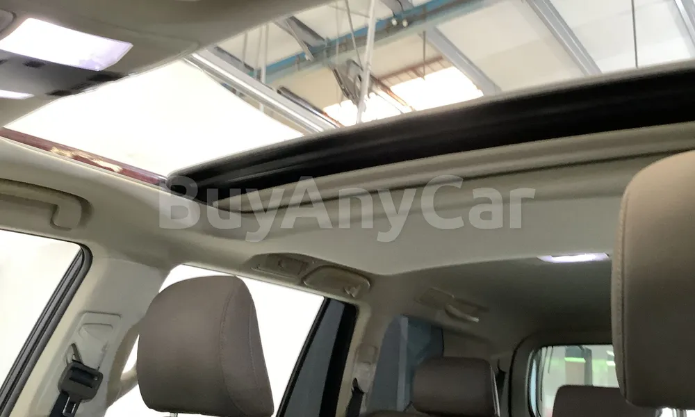 Vehicle photo 9