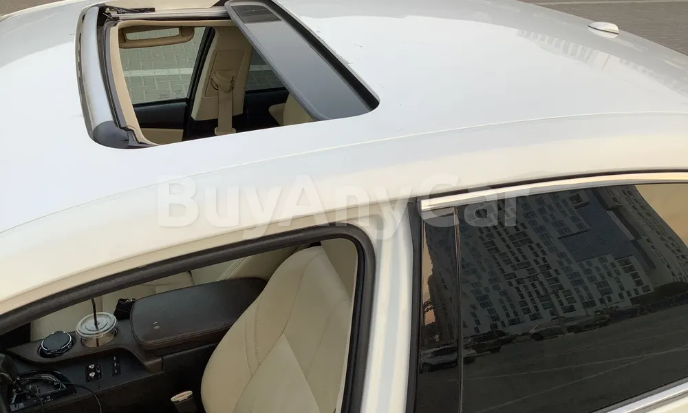 Vehicle photo 5