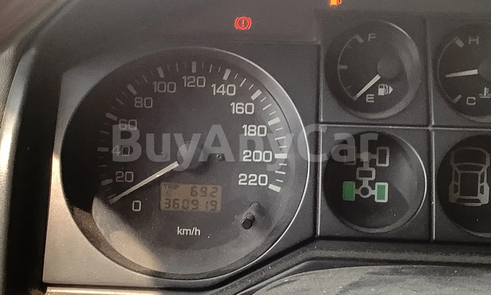 Vehicle photo 9