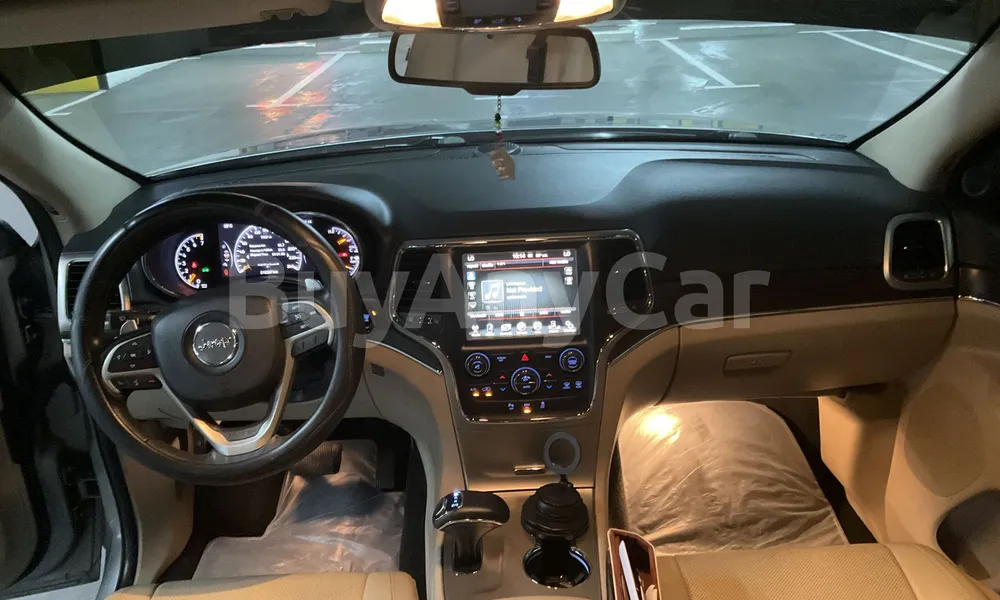 Vehicle photo 8