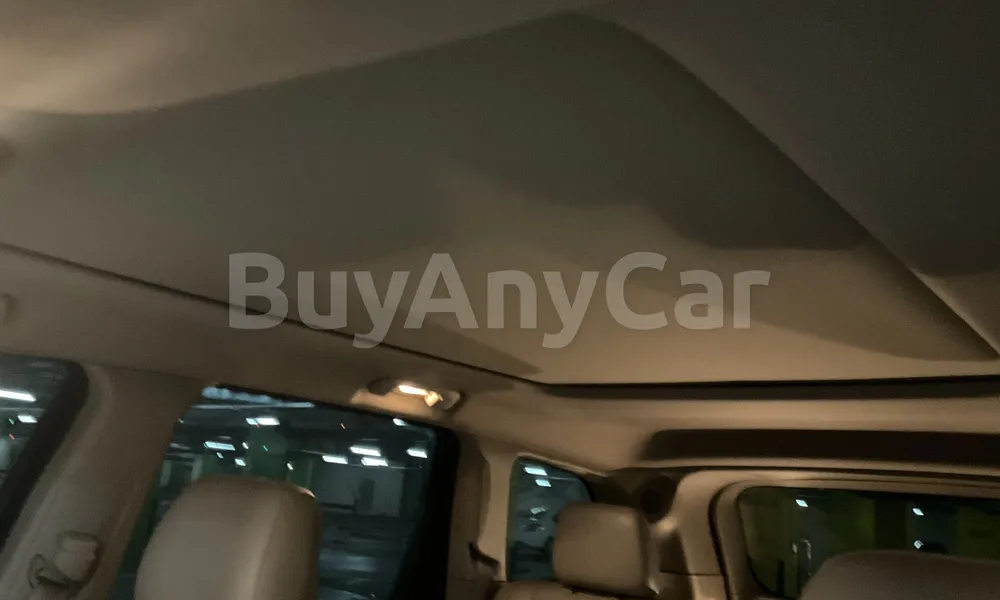 Vehicle photo 9