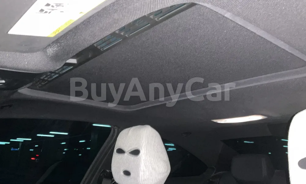 Vehicle photo 9