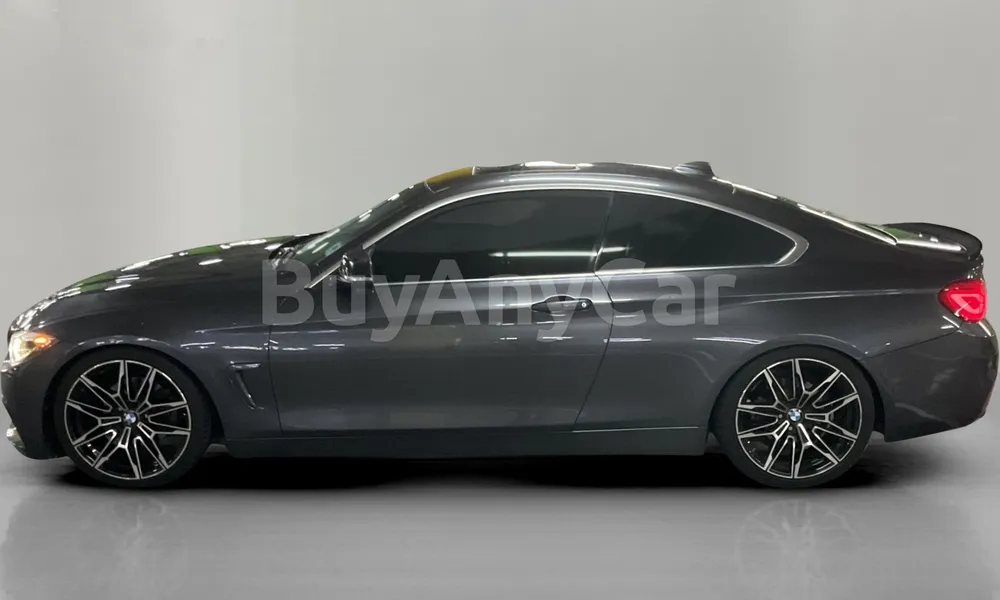 Vehicle photo 4