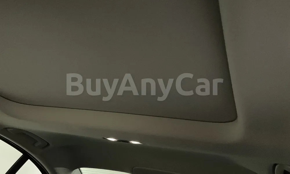 Vehicle photo 9