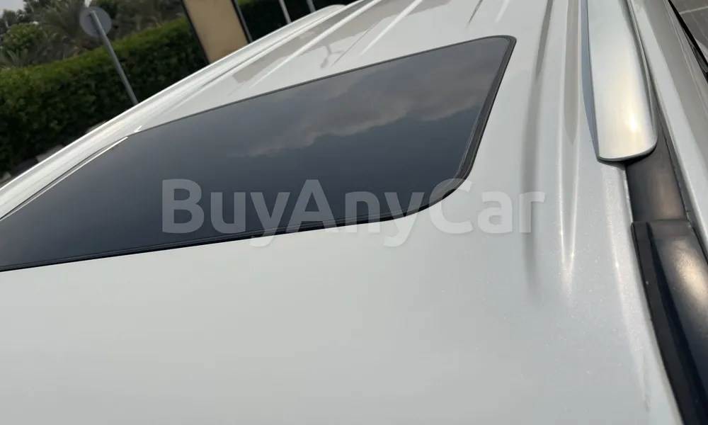 Vehicle photo 5