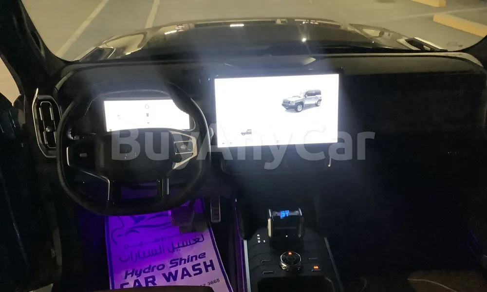 Vehicle photo 9