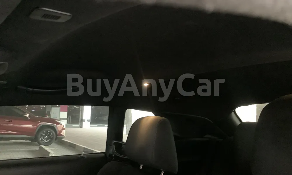 Vehicle photo 8