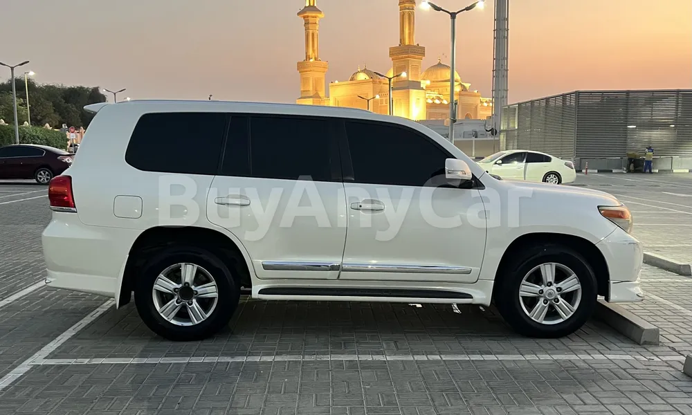 Vehicle photo 3