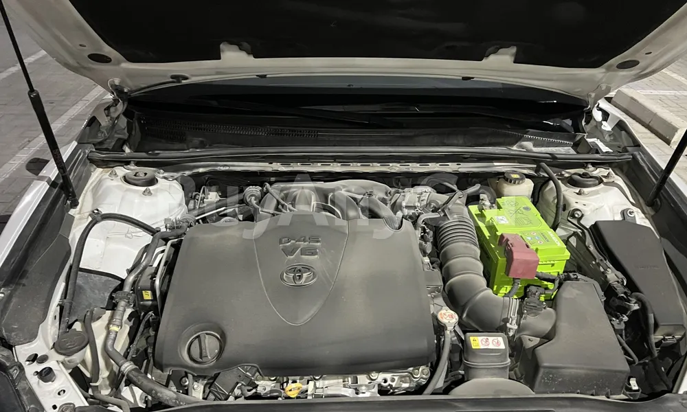 Vehicle photo 7