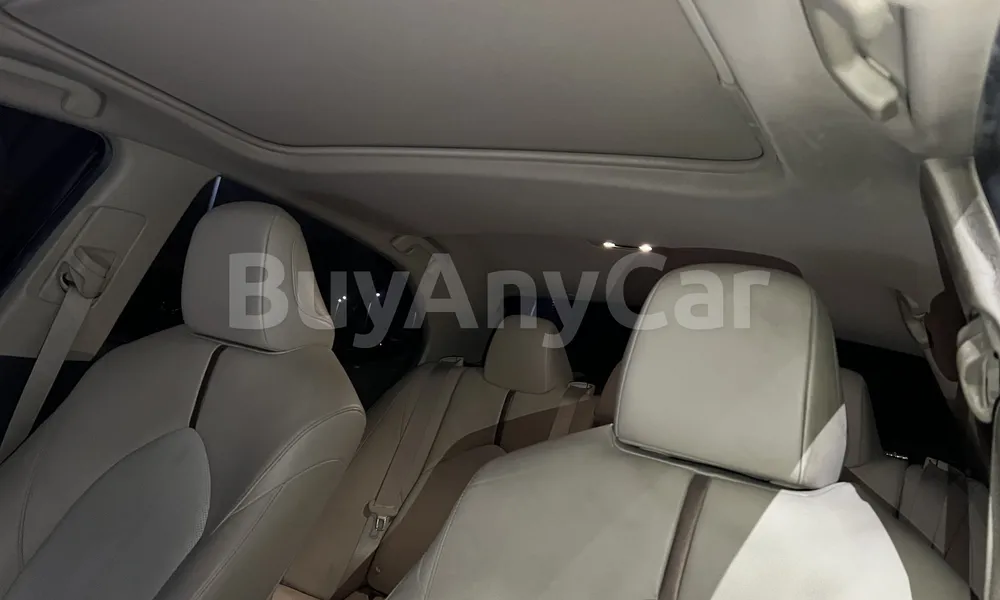 Vehicle photo 9