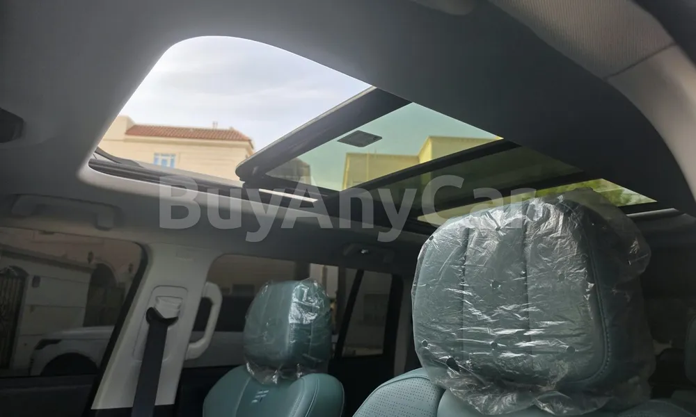 Vehicle photo 8