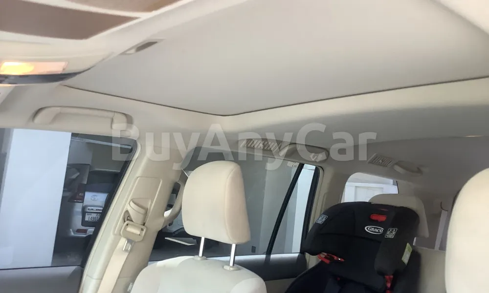 Vehicle photo 9