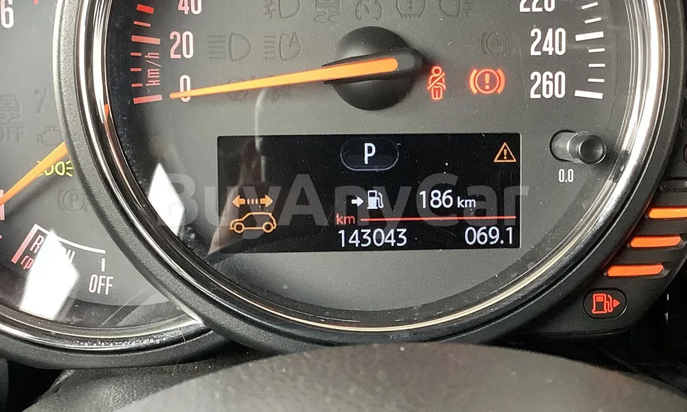 Vehicle photo 8