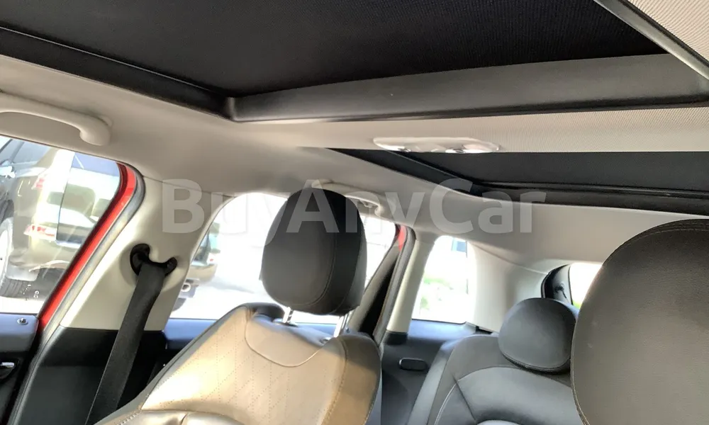 Vehicle photo 9
