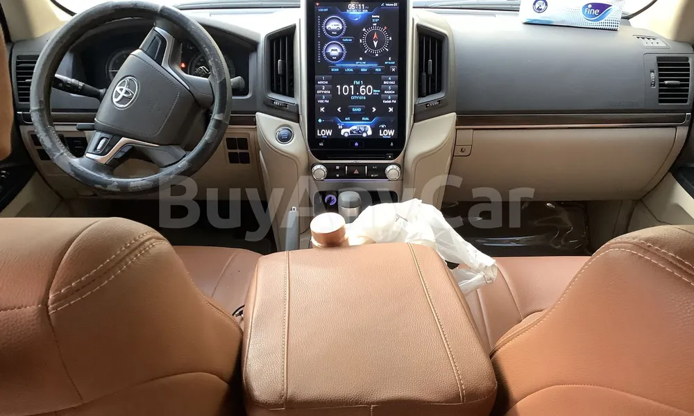 Vehicle photo 7