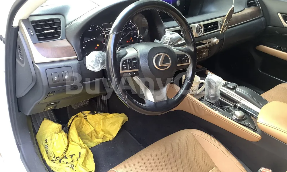 Vehicle photo 8
