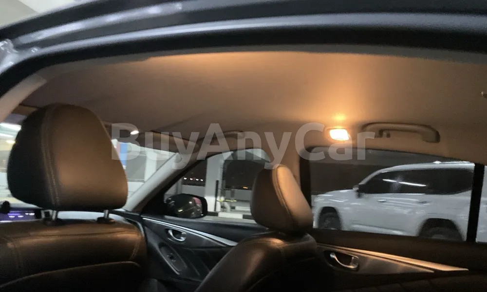 Vehicle photo 9