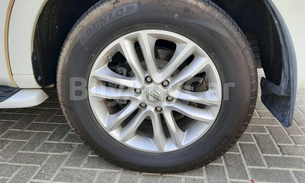 Vehicle photo 2