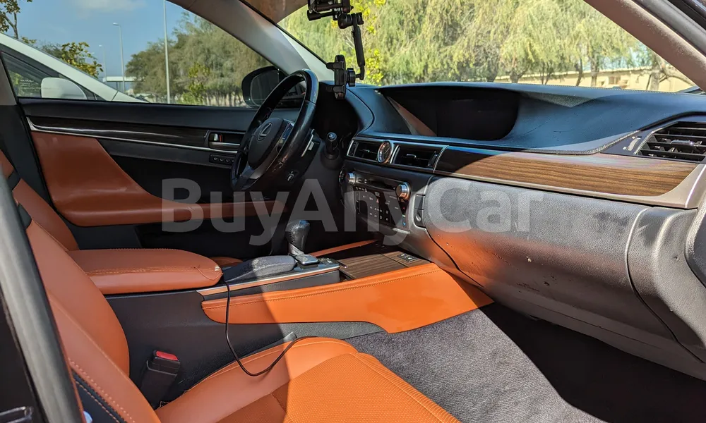 Vehicle photo 2
