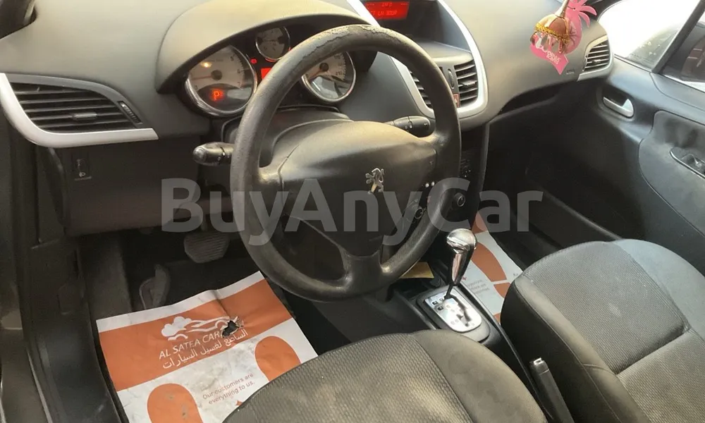 Vehicle photo 9
