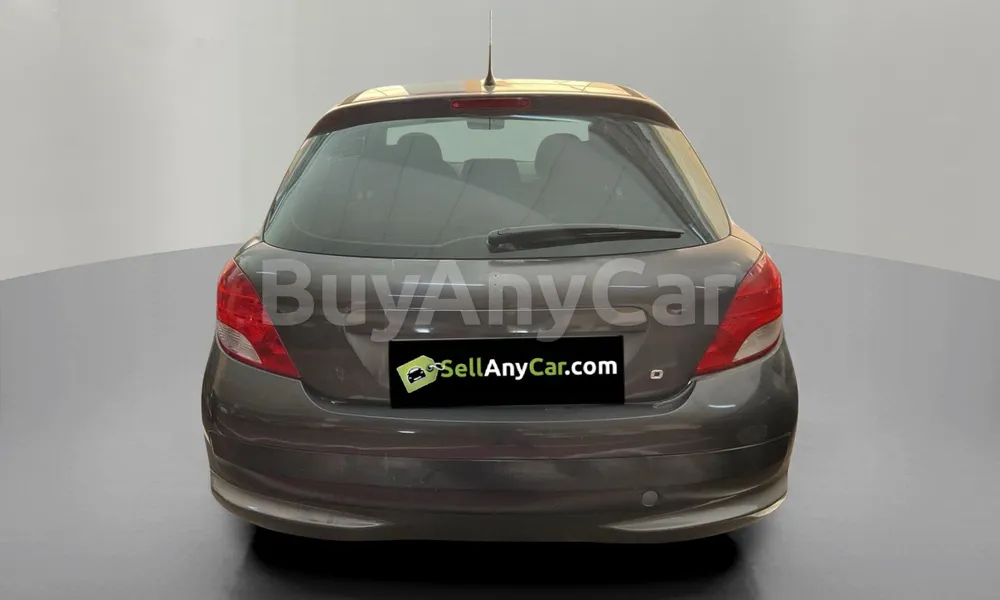 Vehicle photo 2