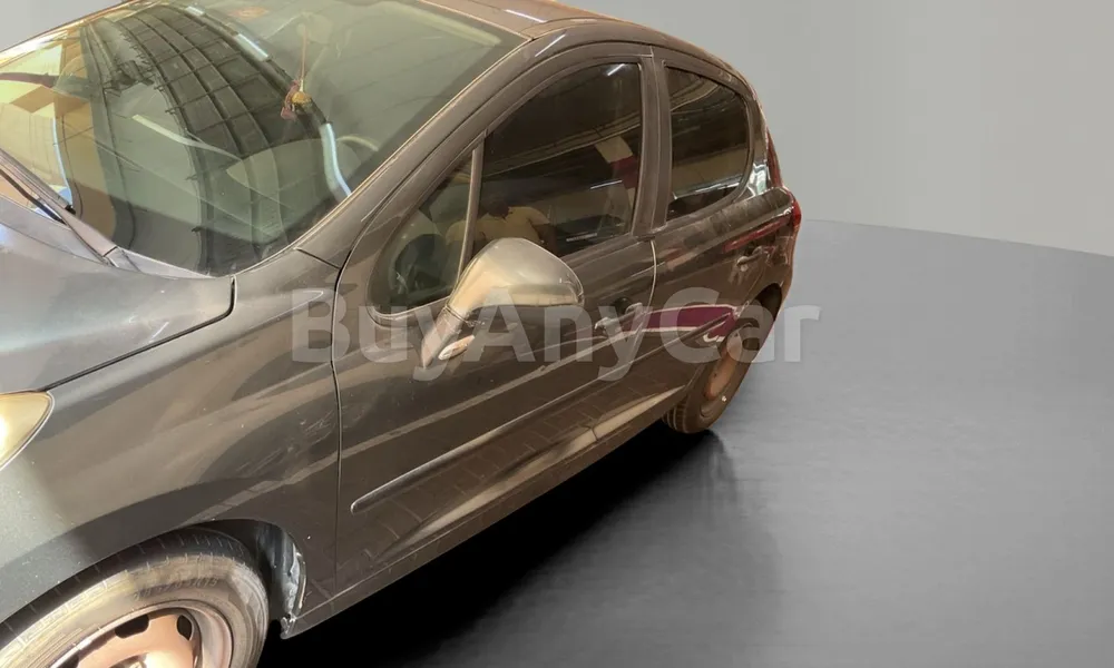 Vehicle photo 3