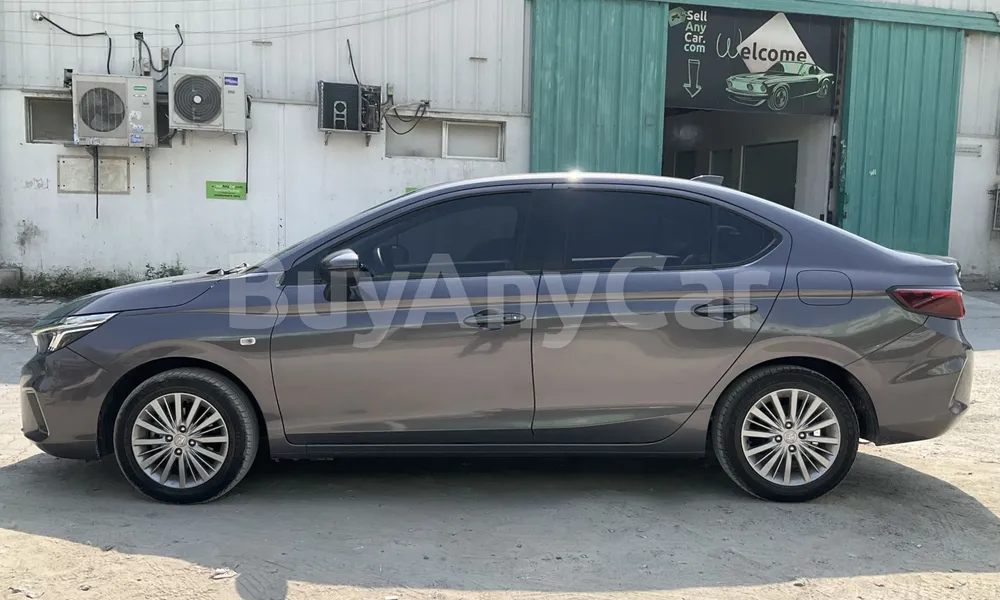 Vehicle photo 4