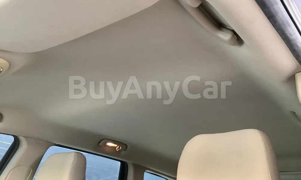 Vehicle photo 9