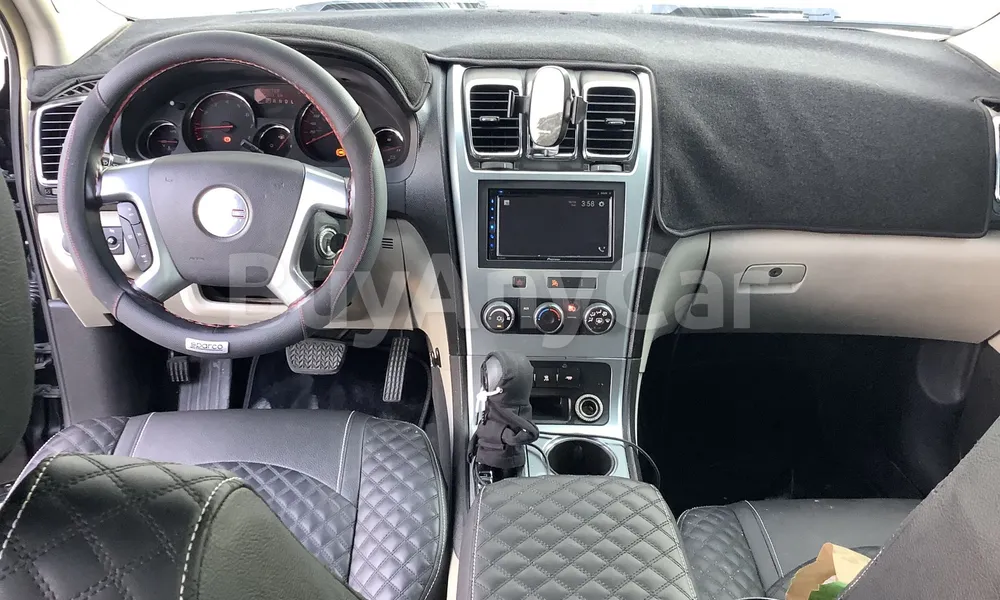 Vehicle photo 9