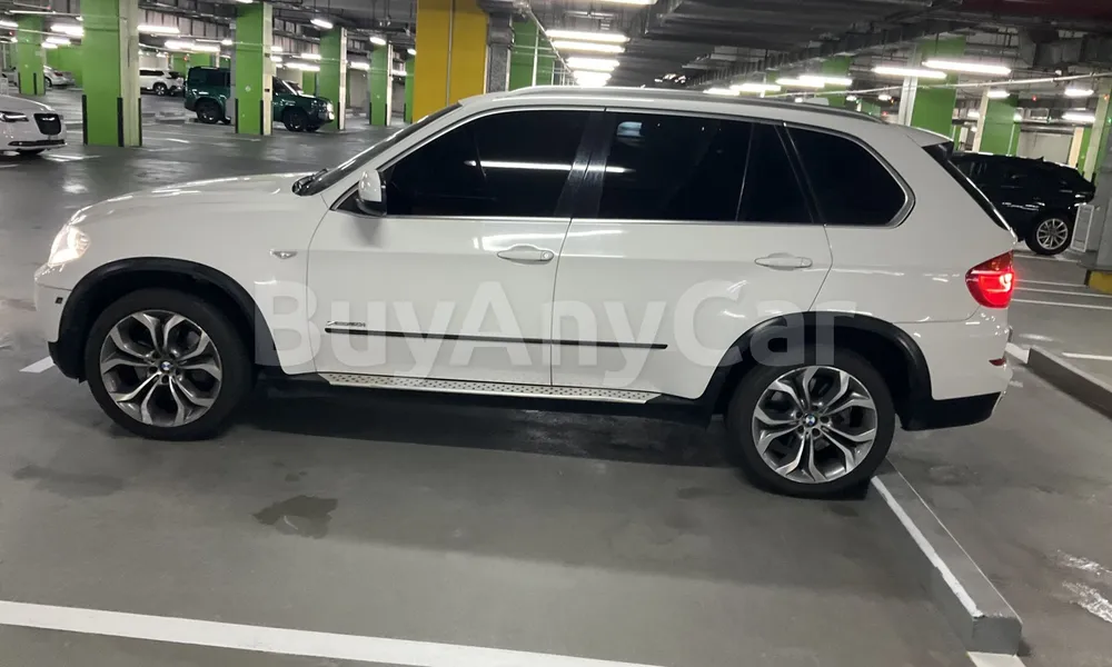Vehicle photo 4